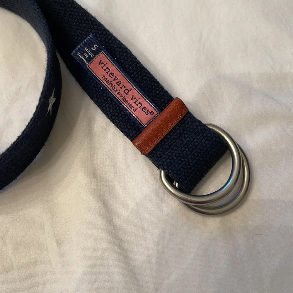Vineyard Vines woven belt with D ring buckle